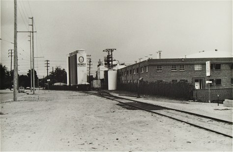Bakery still using rail, though no covered hoppers this day.